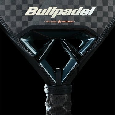 Padel racket Bullpadel Vertex 04 2025 Juan Tello